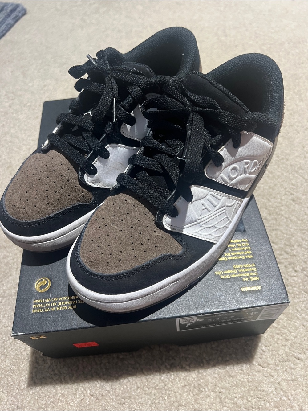 Boys Jordan Nu Retro 1 Low White/Black-Palomino-White Size 4Y 👟2️⃣3️⃣